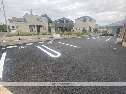 千葉県成田市西三里塚[1LDK/50.01m2]の駐車場1