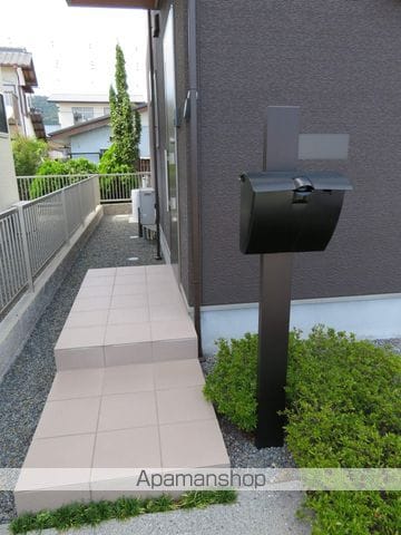 身延線 竪堀駅 徒歩13分 2階建 築11年の玄関写真