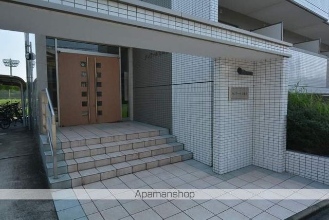 クレアール古城IIの玄関写真
