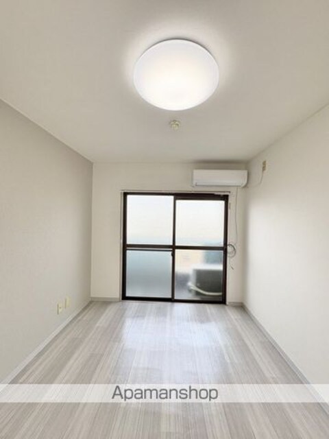 フォースアベニュー[1R/13.87m2]のリビング・居間