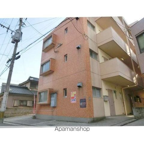フォレスト東谷山の玄関写真