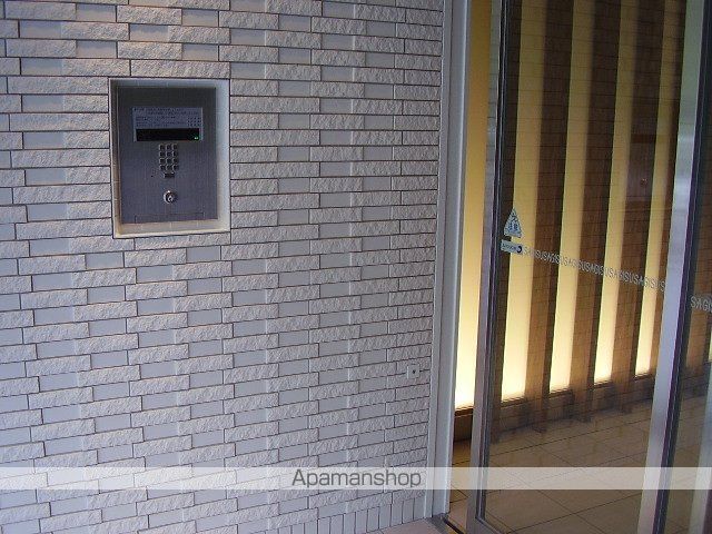 レジュールアッシュ梅田WESTの玄関写真