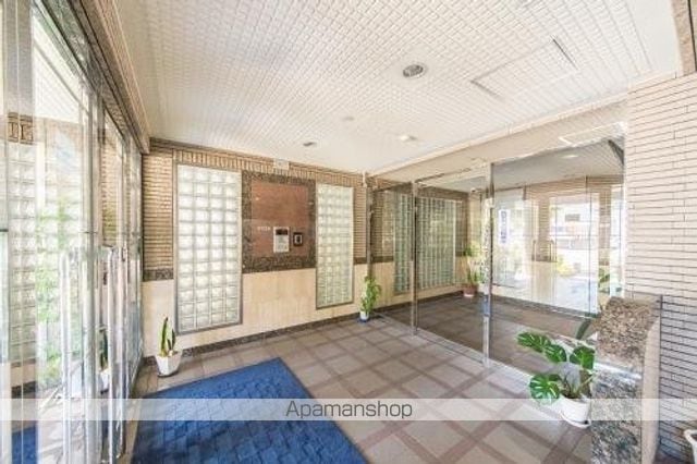 コスモコートの玄関写真