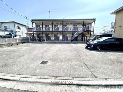 レオパレスエクレール松山[1K/22.35m2]の駐車場1