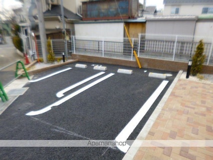 東京都昭島市緑町１丁目[1K/26.72m2]の駐車場3