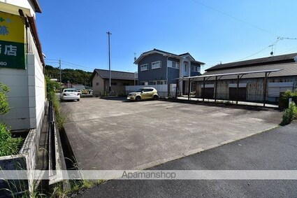 ドミール[1K/26.77m2]の駐車場3