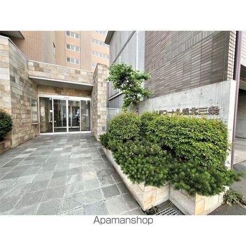 UURコート札幌北三条の玄関写真