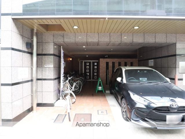ニューシティアパートメンツ円上町の玄関写真