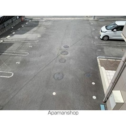 シャイン・ヴィレッジ[1LDK/44.32m2]の駐車場1