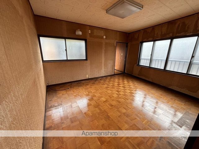 魚津市諏訪町14-13戸建の内装写真