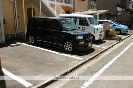 パセオプラシード上杉[1K/26.49m2]の駐車場