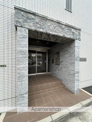 コリエンテ大宮の玄関写真