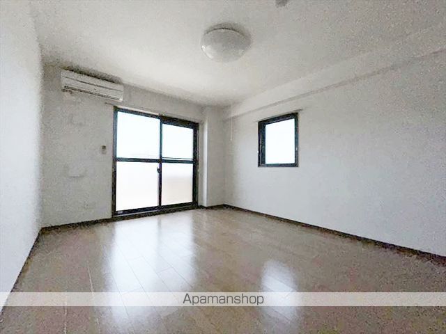 DEMAINの内装写真