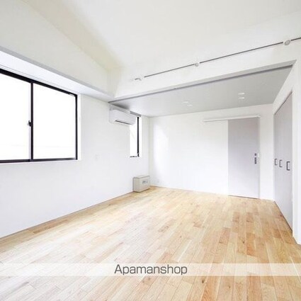 グランエッグス上野毛[1R/29.64m2]のリビング・居間