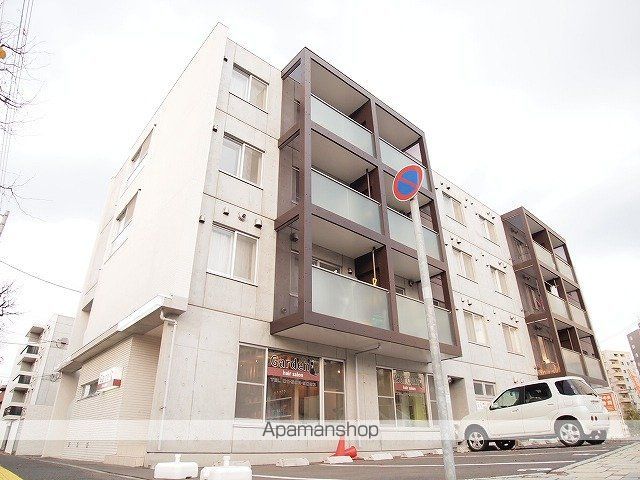 フォルトゥーナ学園前の外観写真