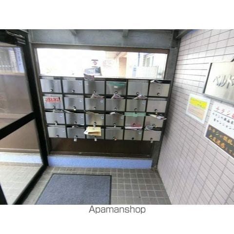 ペルドゥエープス平岸の玄関写真