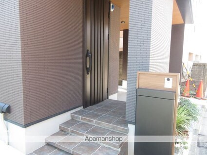 コリーヌⅢ[3LDK/98.68m2]のエントランス