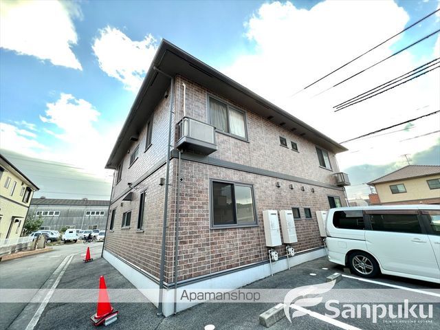 リビングタウン高岡 A棟の外観写真