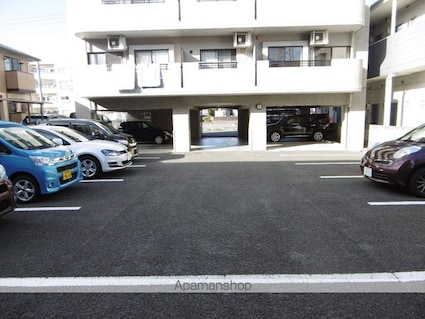 ベルメゾン新田東[2LDK/49.22m2]の駐車場3