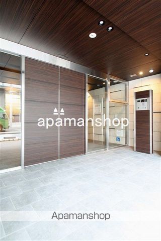 コンフォリアSHINSAIBASHIイーストの玄関写真