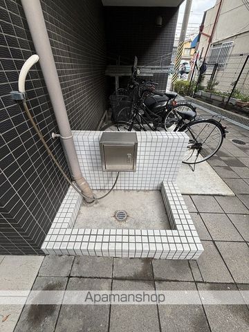 RESIUR−HUMEDAKITAの内装写真
