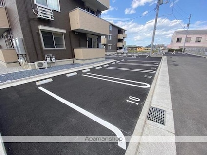 カルテット　Ｂ棟[1LDK/43.61m2]の駐車場