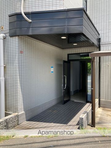クリオコート高槻の玄関写真