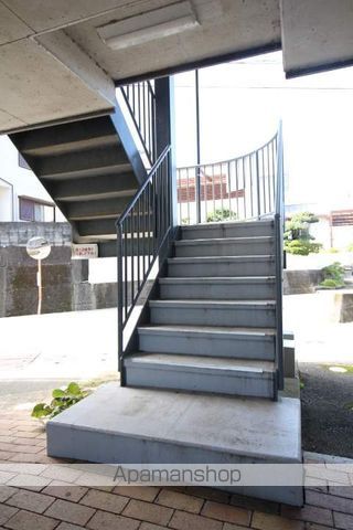 西山ハイツIIIの玄関写真