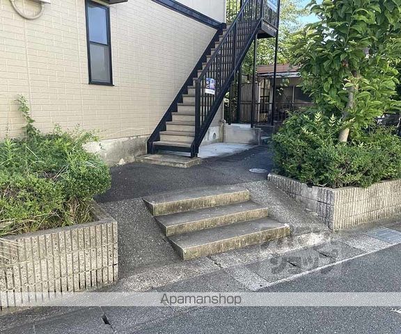 ガーデンハイツ西向日の玄関写真