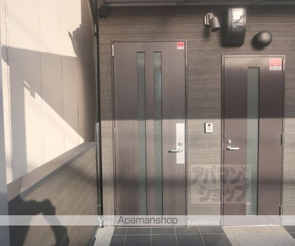 東海道本線 西大路駅 徒歩12分 2階建 築10年の玄関写真