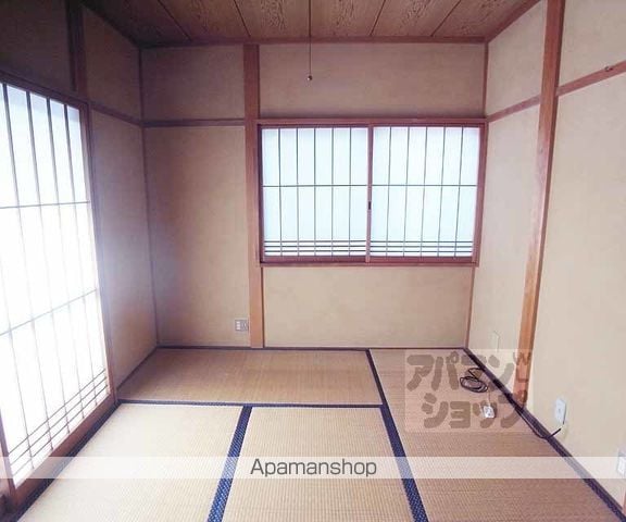 深草大亀谷内膳町戸建の内装写真