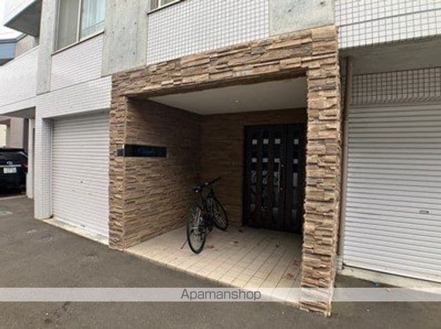 グランディール学園前の玄関写真