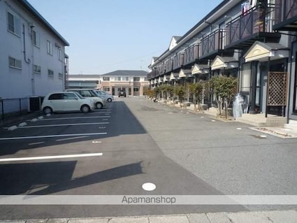 サンパレス白鳥[2LDK/53m2]の駐車場1