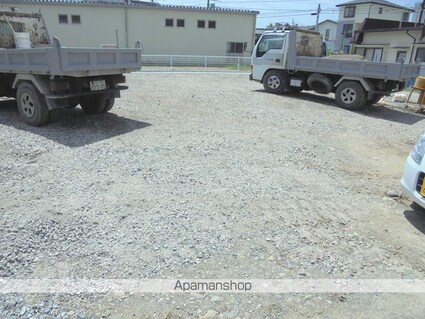 ダイヤモンドムーン[1LDK/50.53m2]の駐車場1