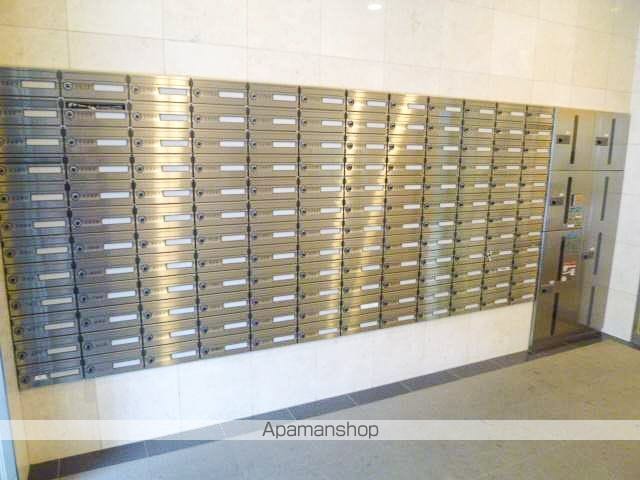 UURコート札幌南三条プレミアタワーの玄関写真