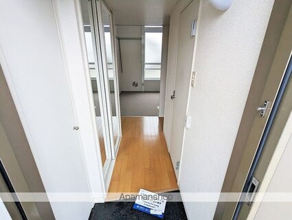 レオパレスＢａｎ[1K/19.87m2]の玄関