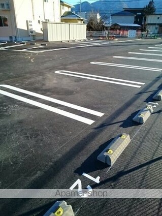 グランシャリオ千曲Ａ[2LDK/60.06m2]の駐車場