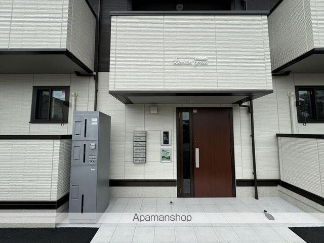 LEMON GRASSの玄関写真