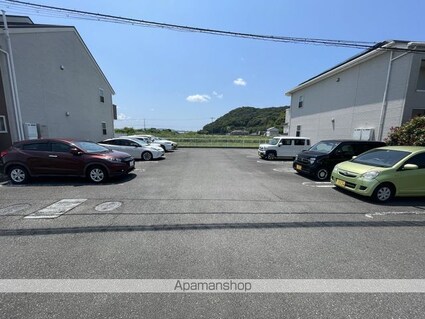 コートジュネス　Ⅴ[2DK/43.86m2]の駐車場