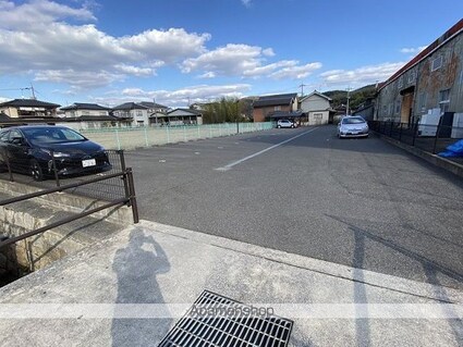 レオパレスＵＰ　ＴＯＷＮ[1K/20.28m2]の駐車場