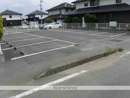 レオパレスダンデリオンびわぶち[1K/20.28m2]の駐車場
