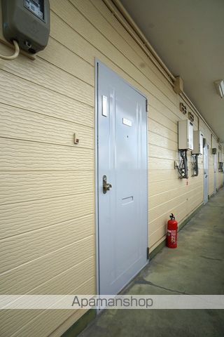 ワイズコレクトA棟の玄関写真