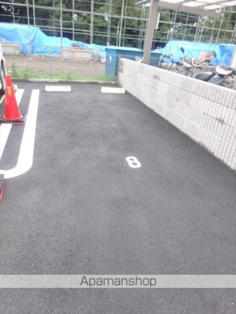 和歌山県和歌山市西小二里３丁目[2LDK/58.82m2]の駐車場1