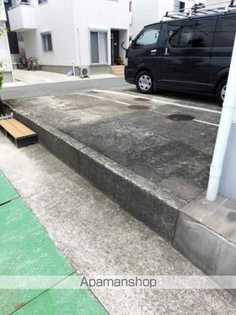 プルミエエールＩＫＤ[1K/24.9m2]の駐車場