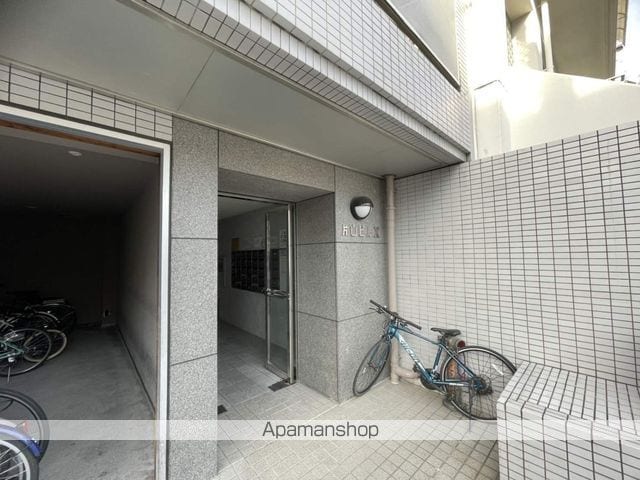 第10片山ビルの玄関写真