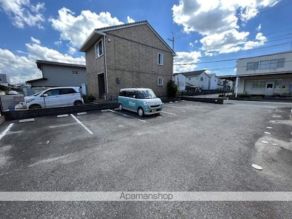 滋賀県草津市西草津１丁目[1K/30.27m2]の駐車場2