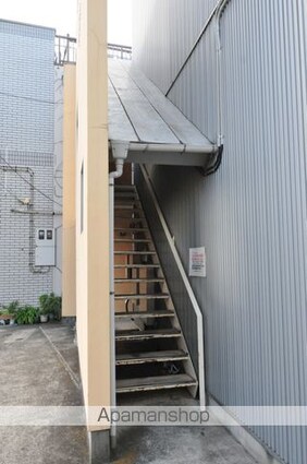 シェ・オークル[1R/22.14m2]のエントランス