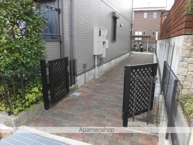 セジュール西岡本の玄関写真