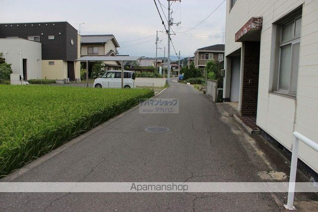 クリスタルコートの周辺写真
