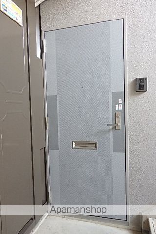 袋井市 3階建 築29年の玄関写真